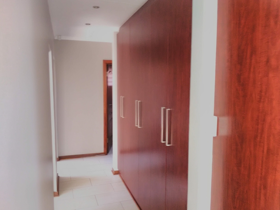 To Let 3 Bedroom Property for Rent in Hillside Free State